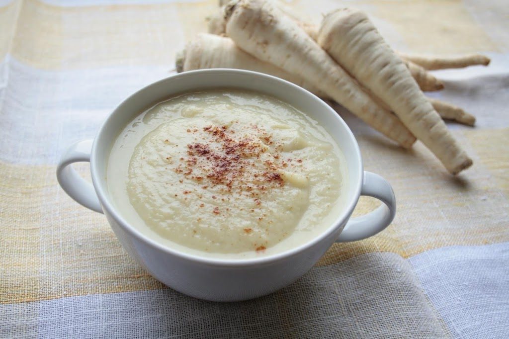 Low FODMAP parsnip soup with spices