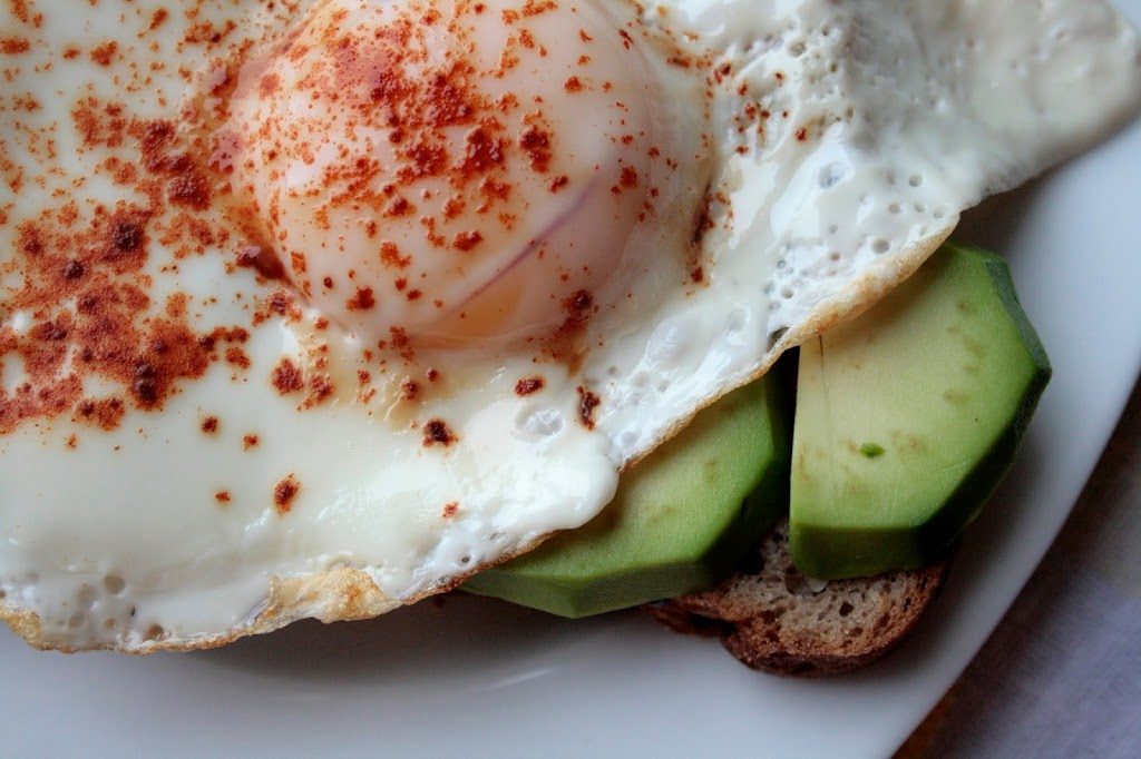 Low FODMAP fried egg on toast with avocado