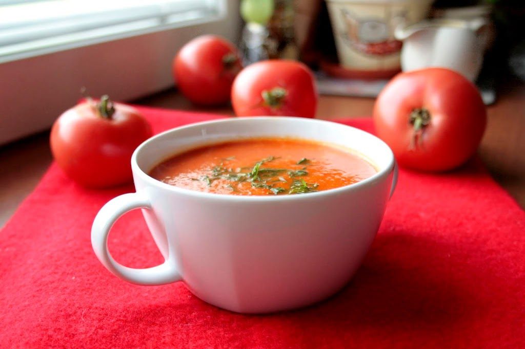 Low FODMAP red pepper and tomato soup.
